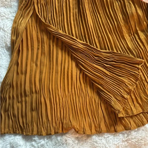 Elegant Gold Maxi Skirt - Picture 4 of 8